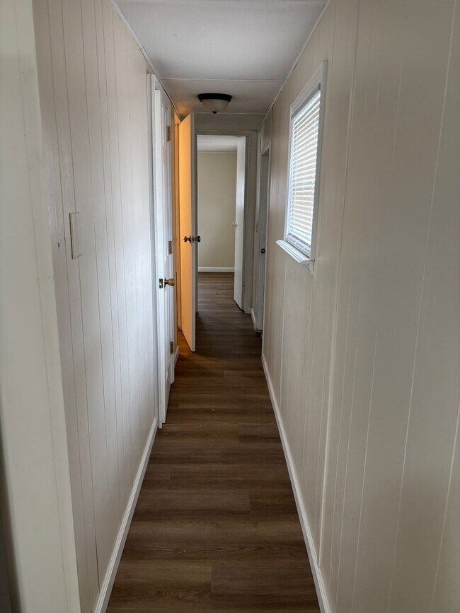 Building Photo - 212 Astran Dr