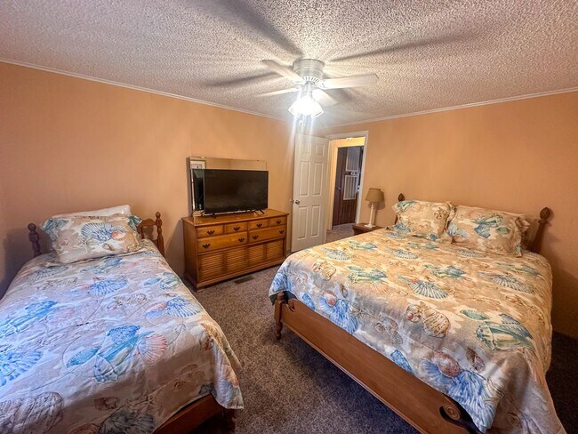 Building Photo - 5 Bedroom Beach House