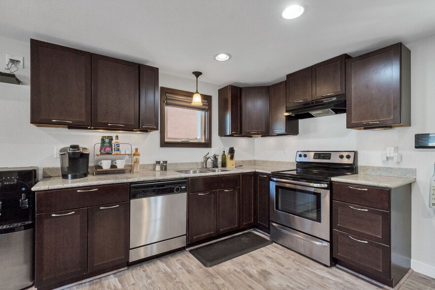 Building Photo - 940 Quitman St