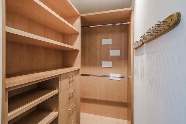 Building Photo - 2510 Skyfarm Dr