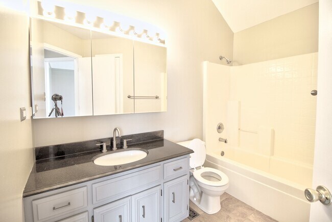 Building Photo - 16472 Teton Dr