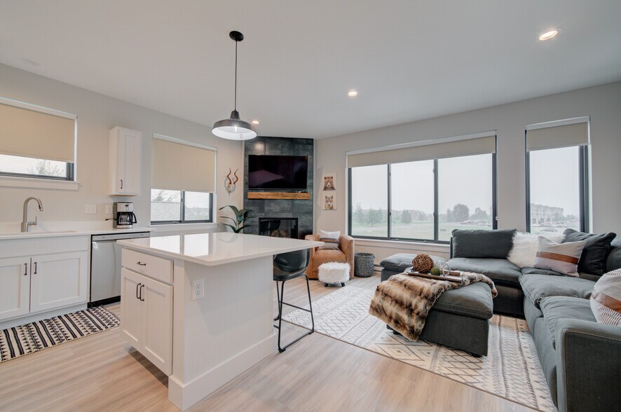 Building Photo - 3766 Equestrian Ln