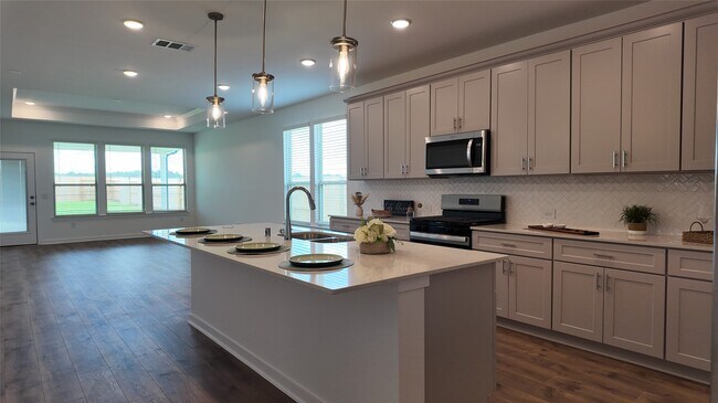 Building Photo - 15655 Maple