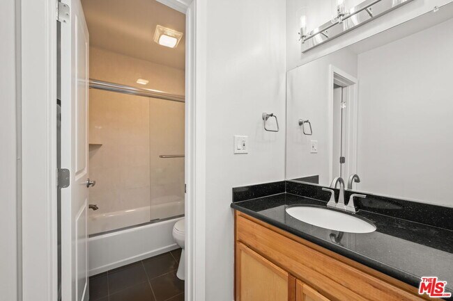 Building Photo - 10982 Roebling Ave