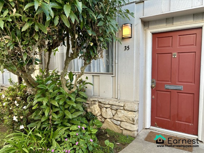 Building Photo - 2 + 1.5 Charming Remodeled Townhouse in th...