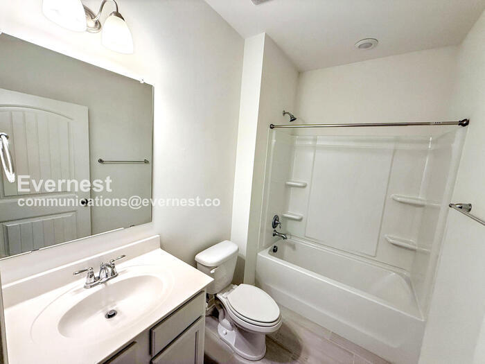 Building Photo - 4008 Park Crossings Dr