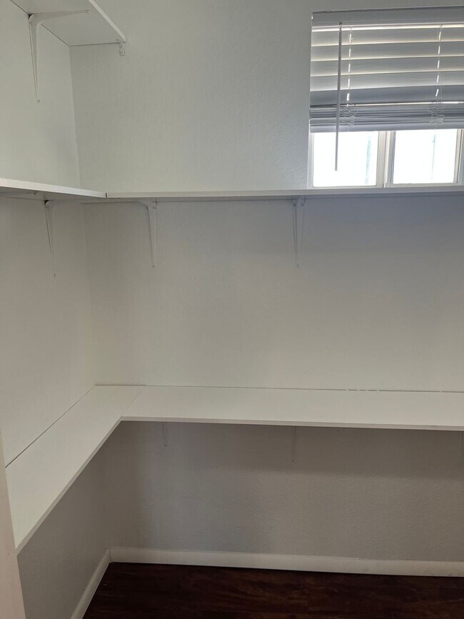 Building Photo - ***4 BEDROOM/2 BATHROOM IN PRESCOTT VALLEY***