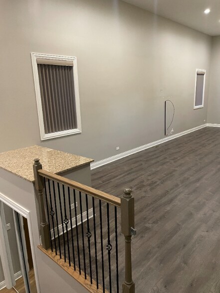 Building Photo - 6027 W Giddings St