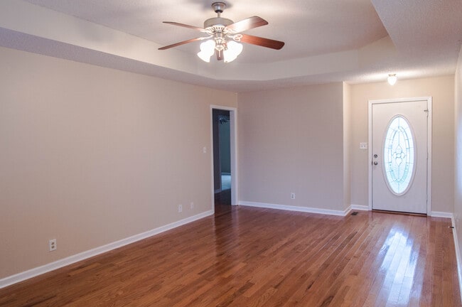 Building Photo - Pet Friendly Three Bedroom with Bonus!