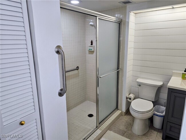 Building Photo - 5260 S Landings Dr