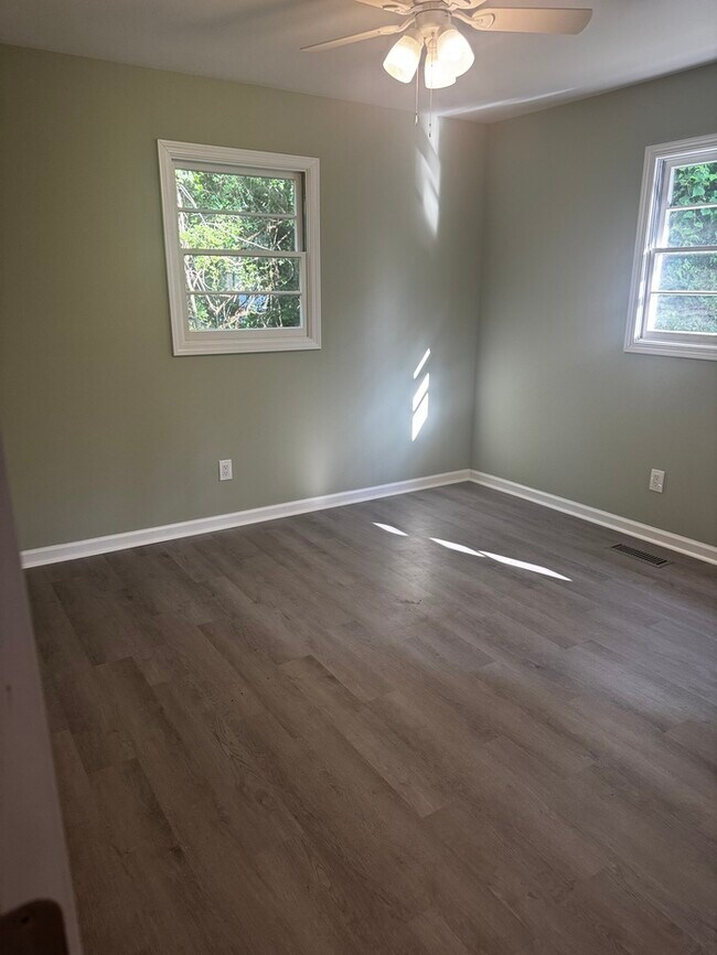 Building Photo - 333 S Eastway Dr
