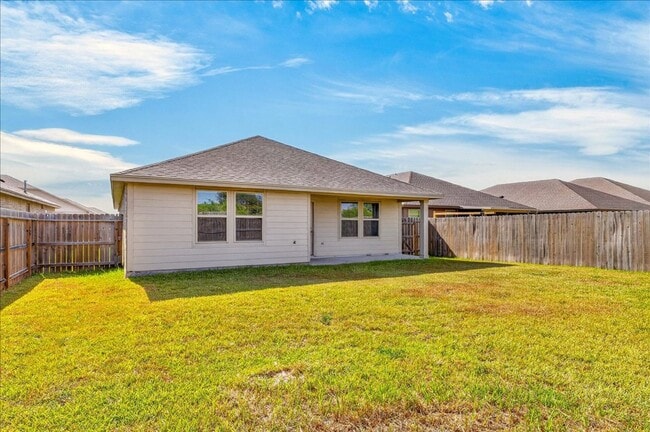 Building Photo - 8133 Cattlemen Dr