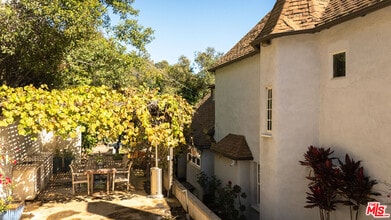 Building Photo - 2829 Beachwood Dr