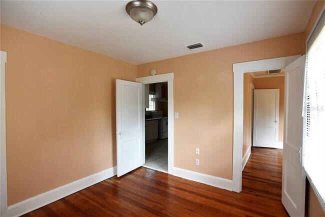 Building Photo - 516 Daniels Ave