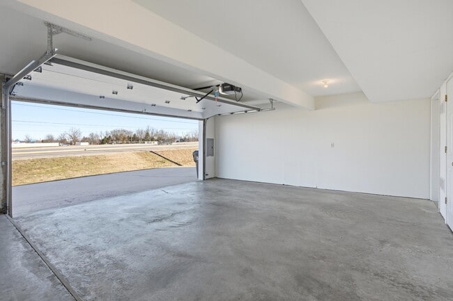 Building Photo - 2413 Northampton Dr