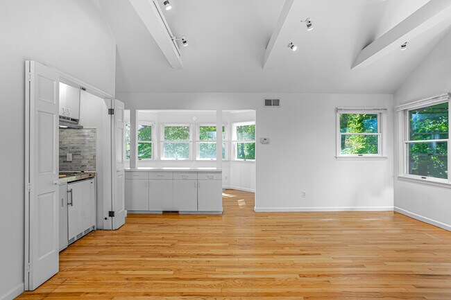 Sleeping alcove - 109 Murray St