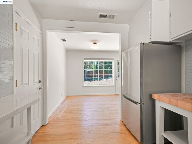 Building Photo - 72 Orchard Ct