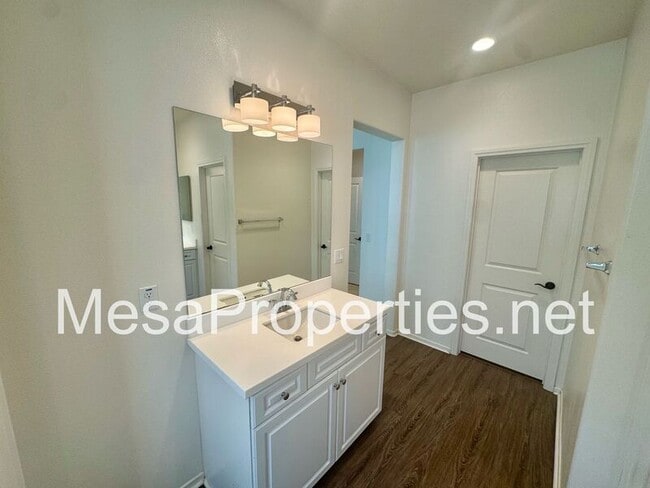 Building Photo - 3230 E Yountville Dr