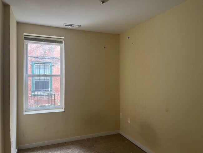 Building Photo - 4056 Chestnut St