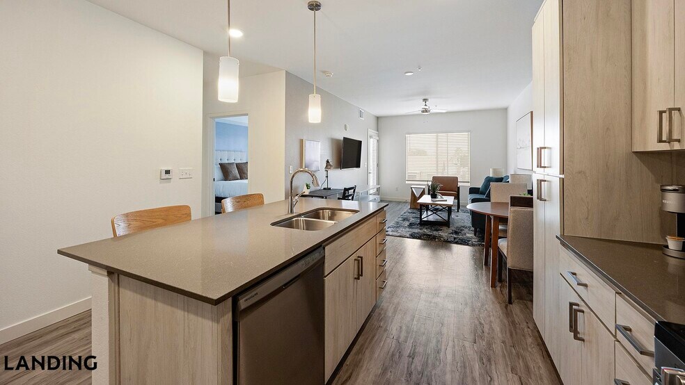 Building Photo - 1760 S Crismon Rd