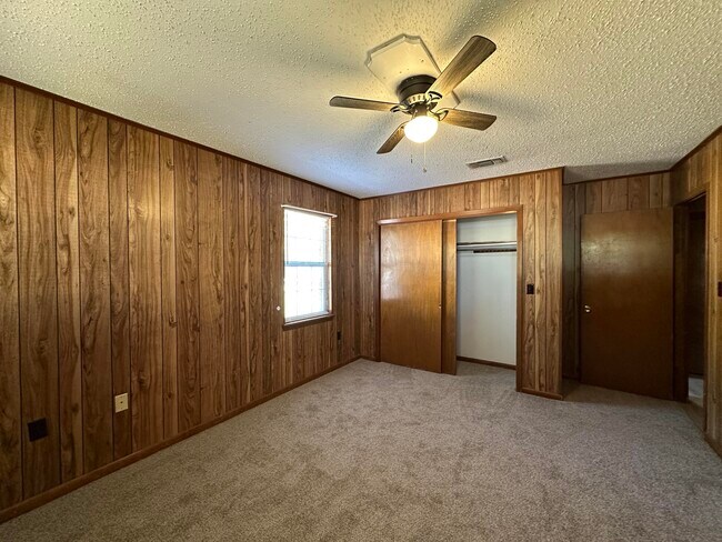 Building Photo - 697 Green St