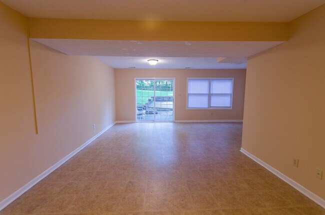 Building Photo - 4 bedroom, 2.5 bath: Available August 2026