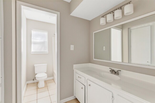 Building Photo - 2022 Fir Springs Dr