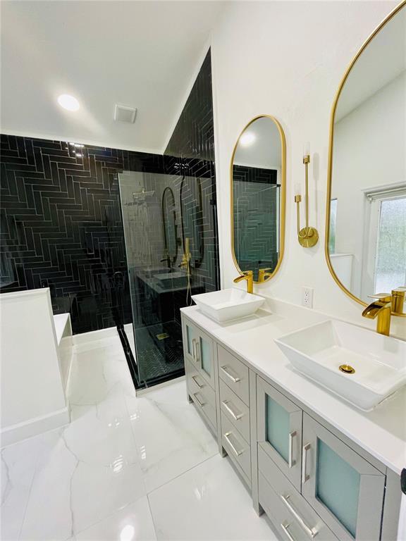 Building Photo - 207 Vizcay Way