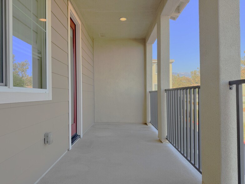 Balcony 1 - 2729 Sunrise Way