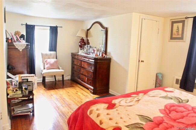 Building Photo - 117 Blydenburgh Ave