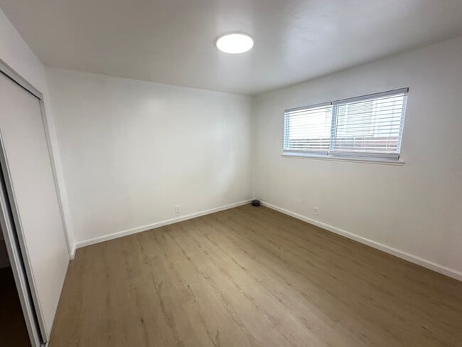 Building Photo - 3408