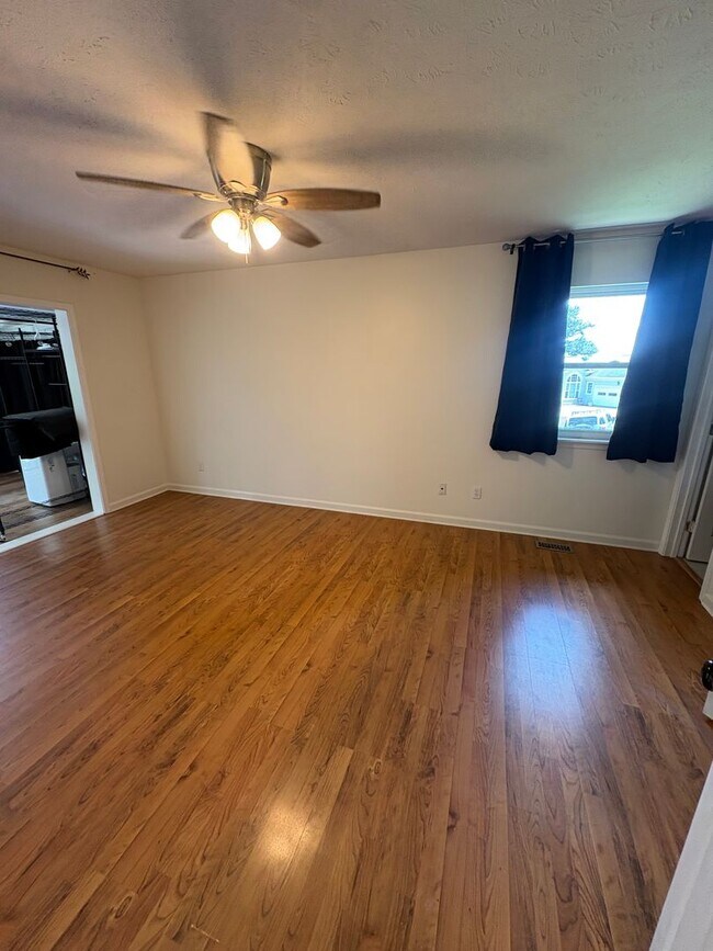 Building Photo - 7083 Parkarms Ct