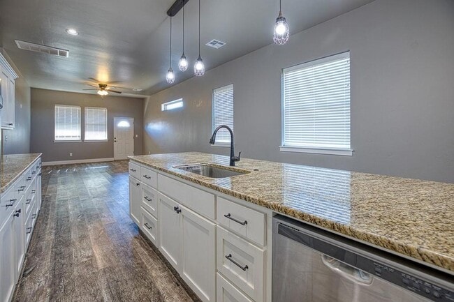 Building Photo - 807 Venice Ct