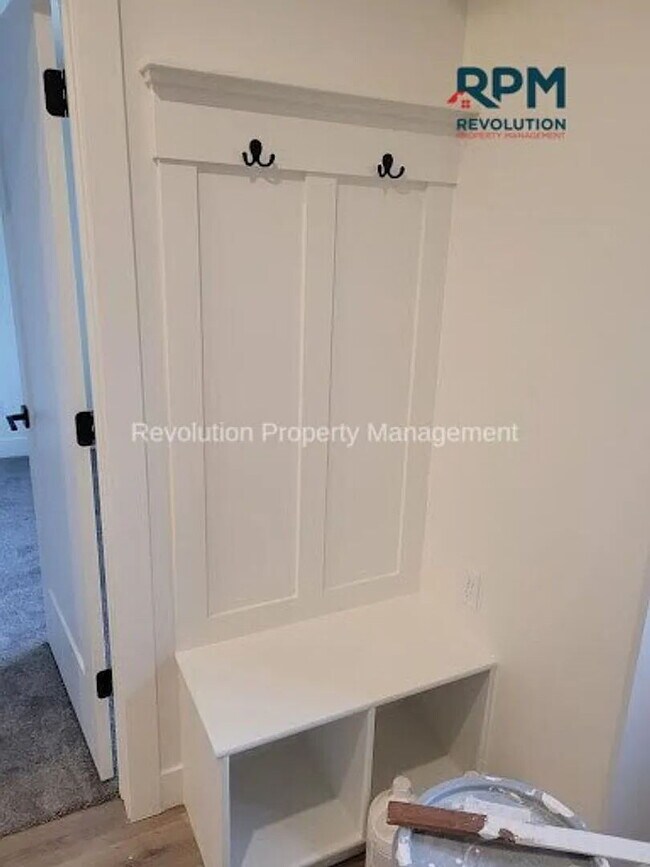 Building Photo - "Charming 3-Bed Oasis in Ogden