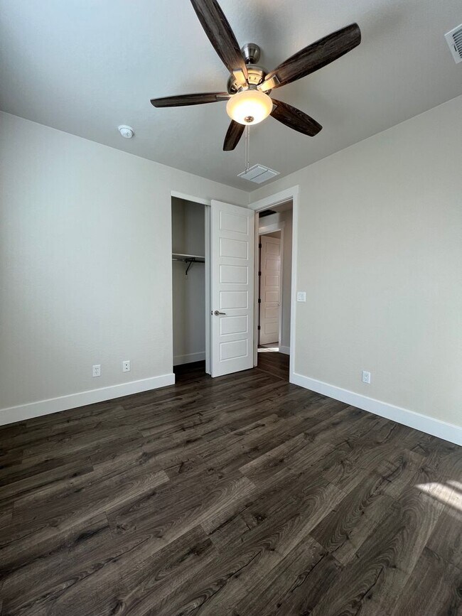 Building Photo - 3 Bedroom + Office in Highlands Ranch, Chi...