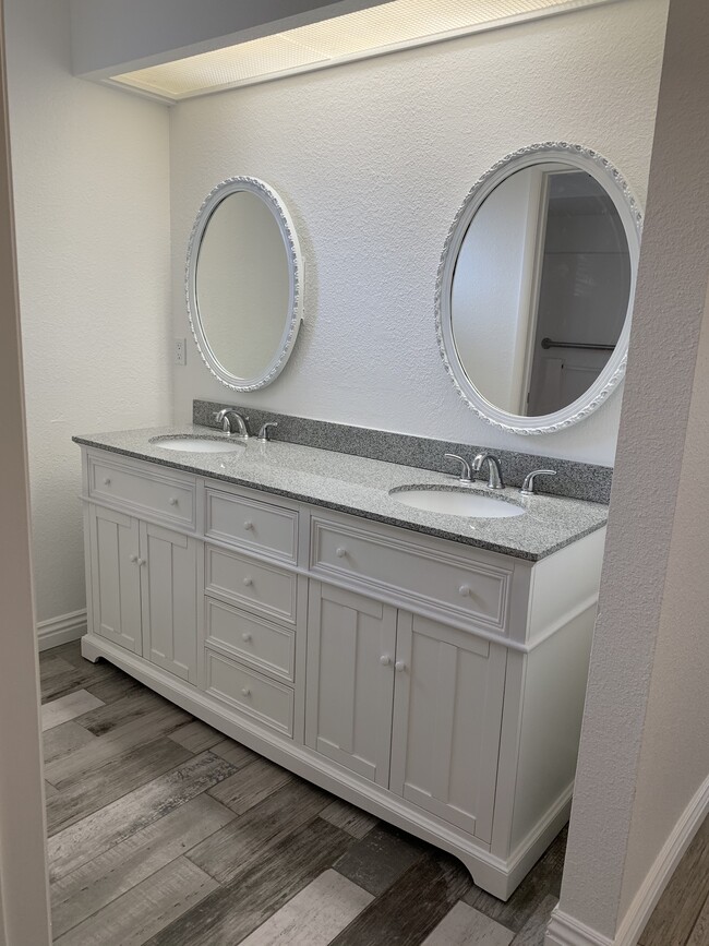 Building Photo - 3576 Stanford Dr