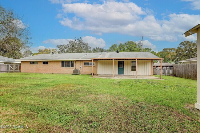 Building Photo - 920 Marilyn Dr