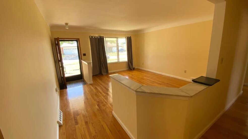 Building Photo - 28301 Mavis Dr