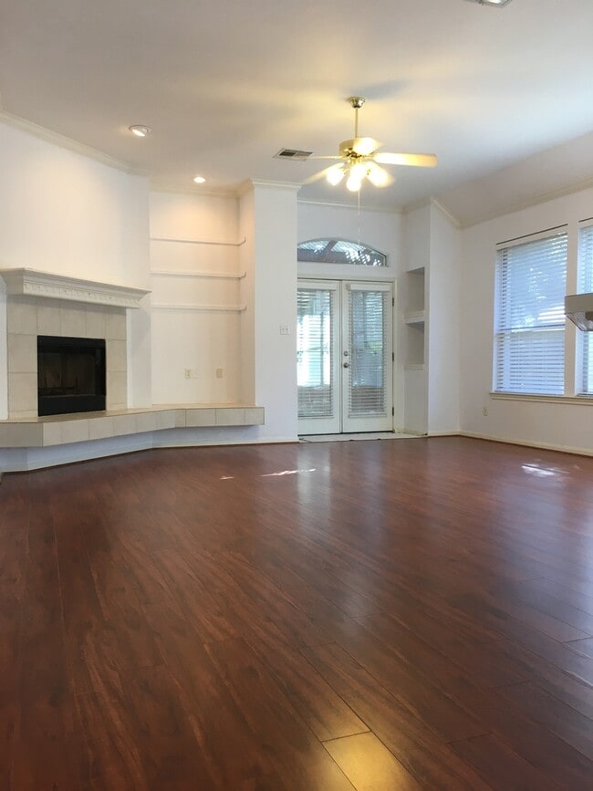 Building Photo - Beautiful 3/2 in Scofield Farms