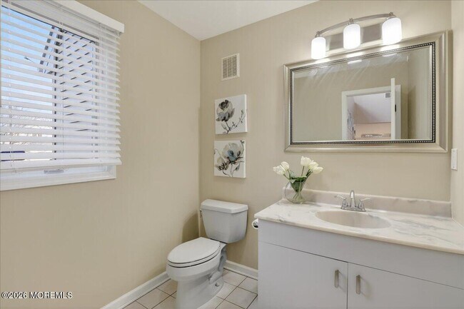 Building Photo - 57 Jamestown Dr