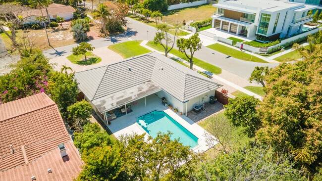 Building Photo - 401 NE 10th Terrace