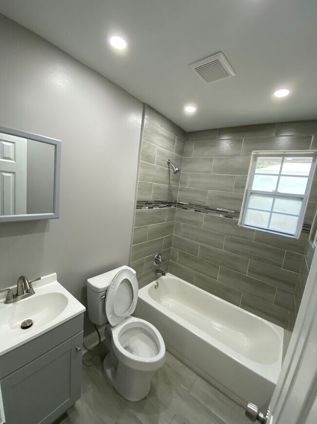 Building Photo - Silver Street Apartments