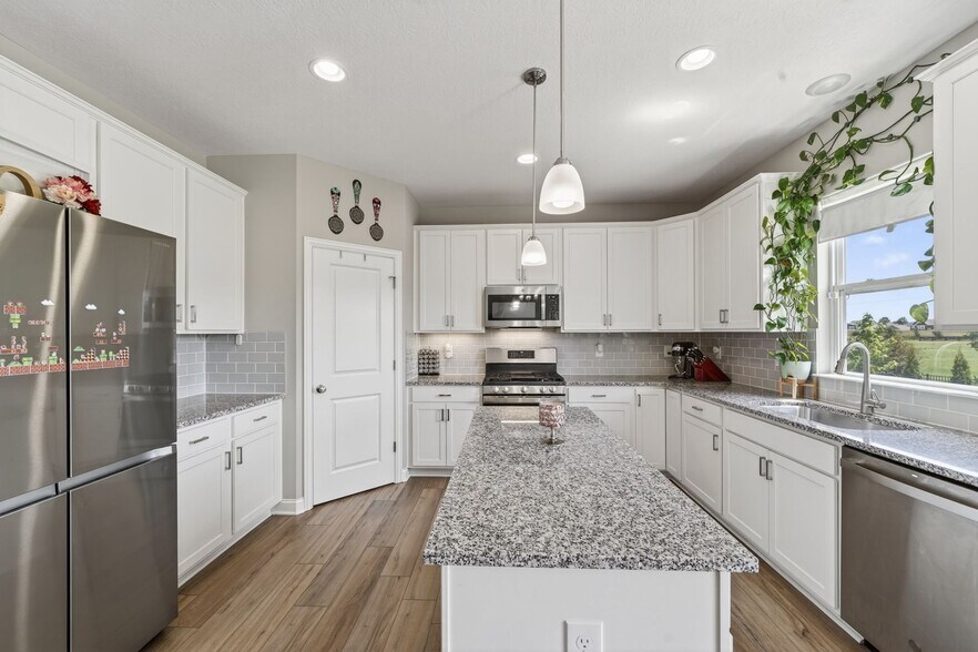 Building Photo - 3805 Mantle Dr