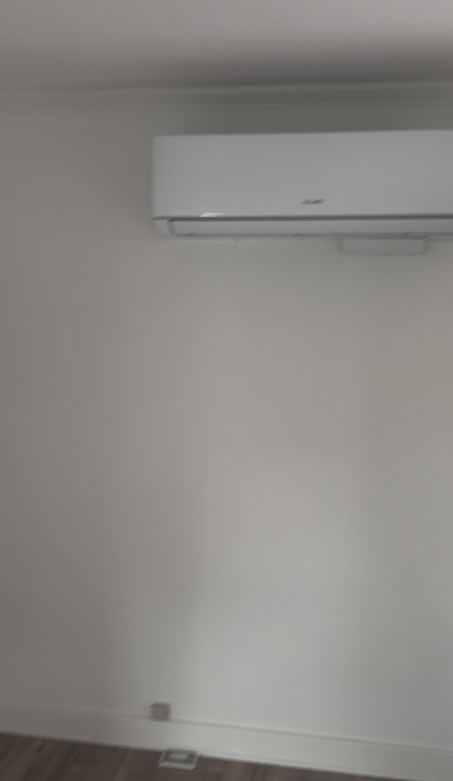 Building Photo - 4988 Mt Royal Dr