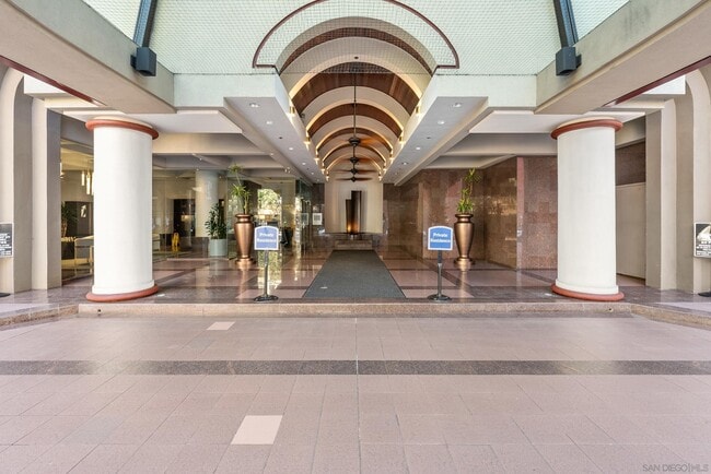 Building Photo - 200 W Harbor Dr