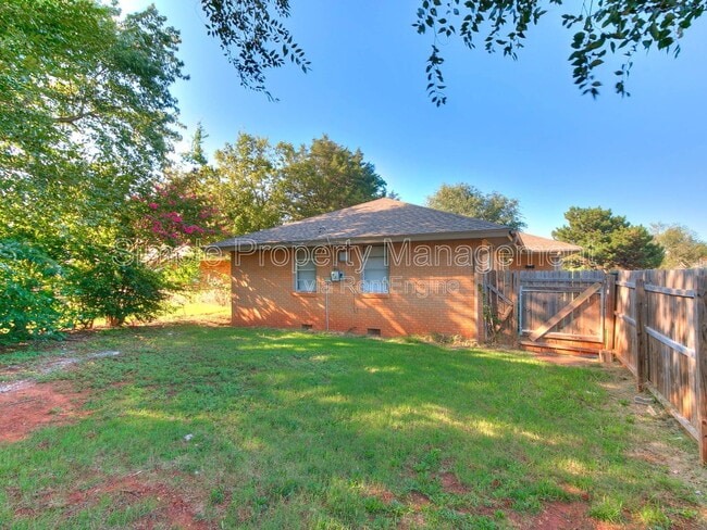 Building Photo - 10509 Greystone Ave