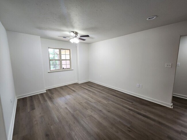 Building Photo - 1906 Alcoa Blvd