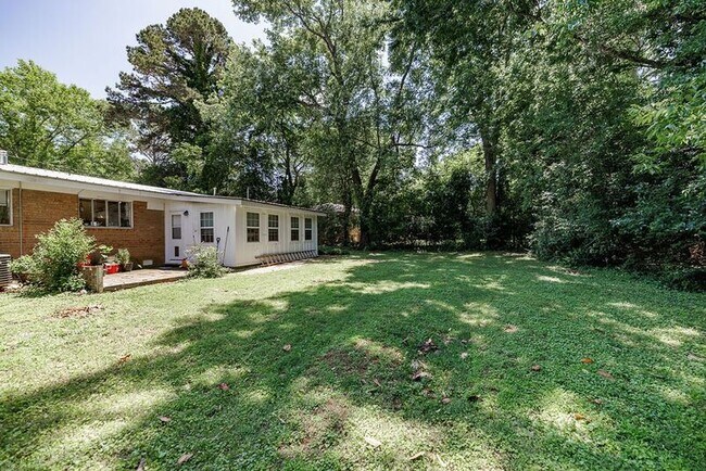 Building Photo - 265 Brentwood Dr