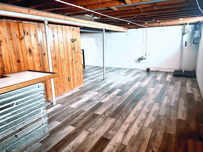 Building Photo - 115 Burben Way