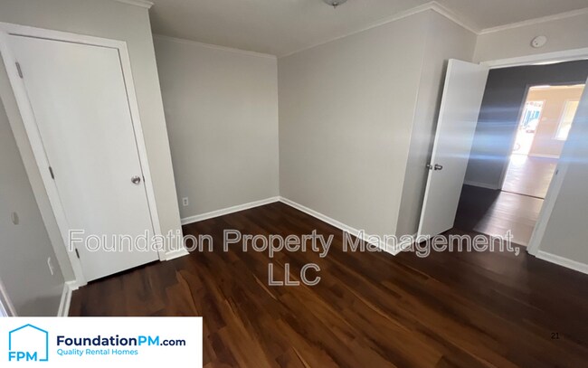 Building Photo - 2292 Redwood Ave